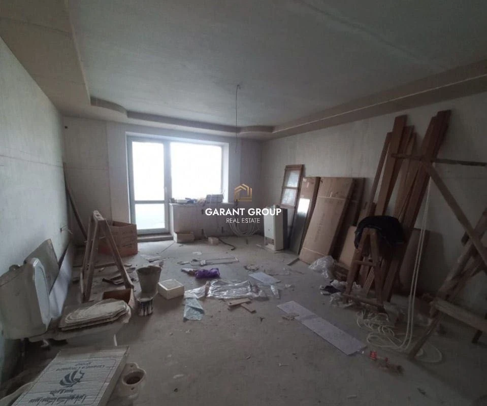 Spacious 4-bedroom apartment in Odesa