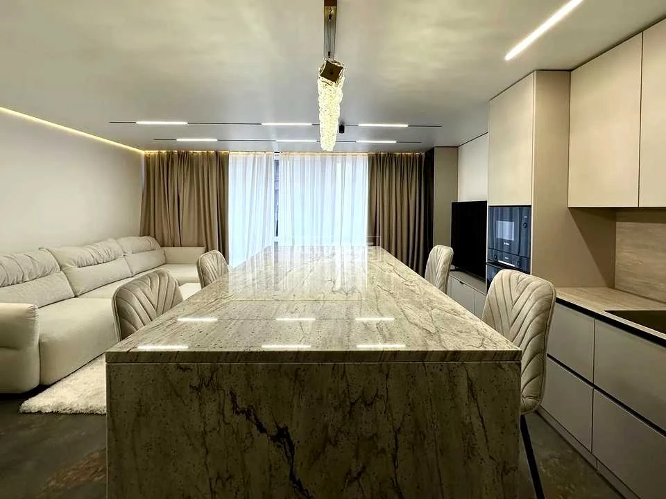 Apartment. Ivano-Frankivsk, Romana Levytskyi Street