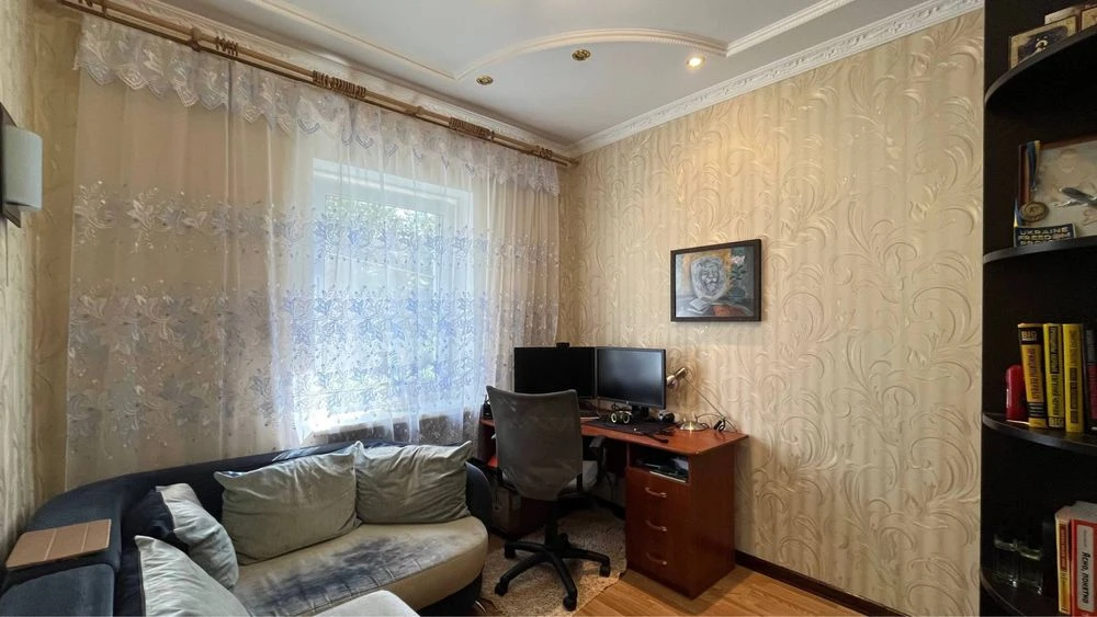 Продаж будинку,вул Академіка Іваненка(Чарлигіна)17