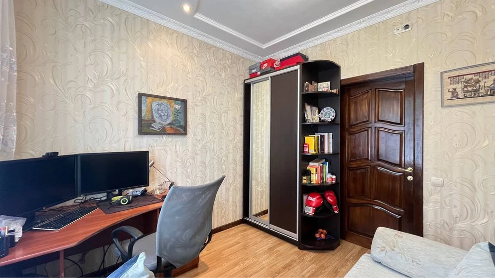 Продаж будинку,вул Академіка Іваненка(Чарлигіна)17