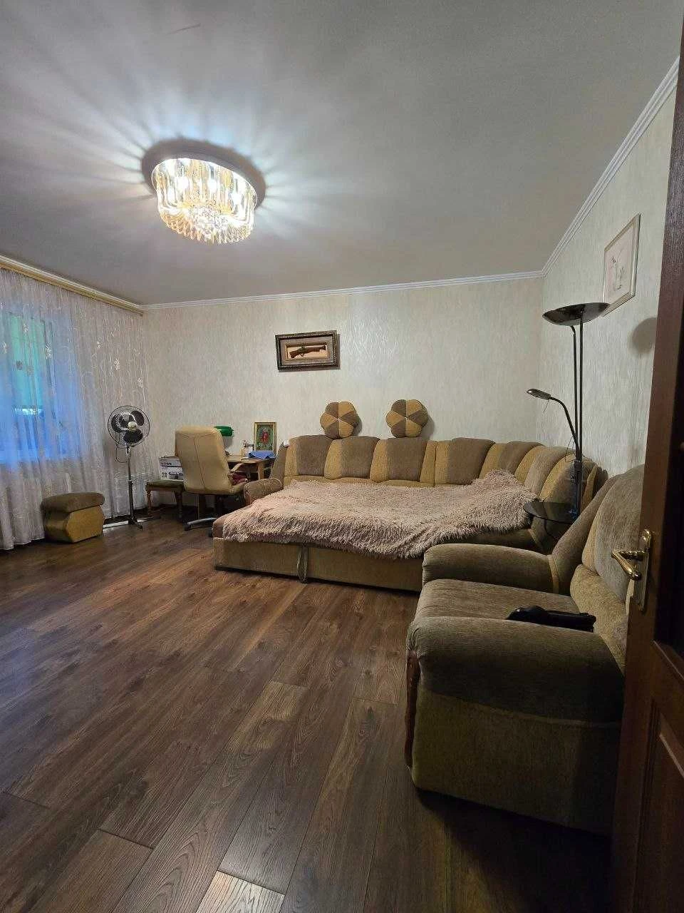 Срочно продаю! Квартиру-студію\вулиця Кримська\Перший поверх