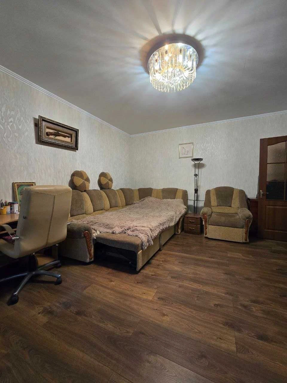 Срочно продаю! Квартиру-студію\вулиця Кримська\Перший поверх