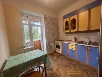 продаж 2кім сталінка Дарницький район Харьковське шосе Дарни
