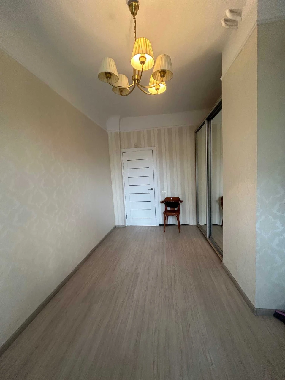 продаж 2кім сталінка Дарницький район Харьковське шосе Дарни