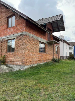 Продам Будинок вул. Коновальця   поруч ТЦ Велмарт ! 10 с. зе