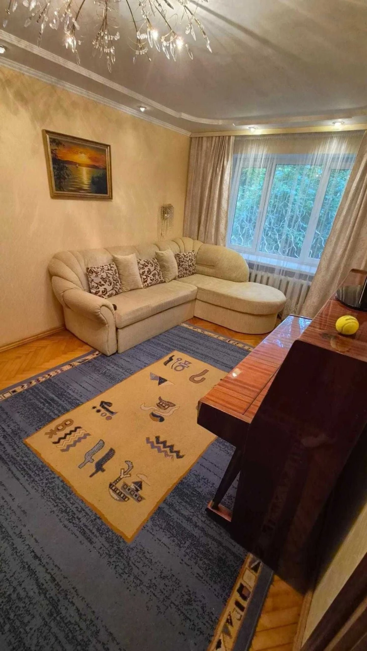 Sale of a two-bedroom apartment on Ternopilska Street