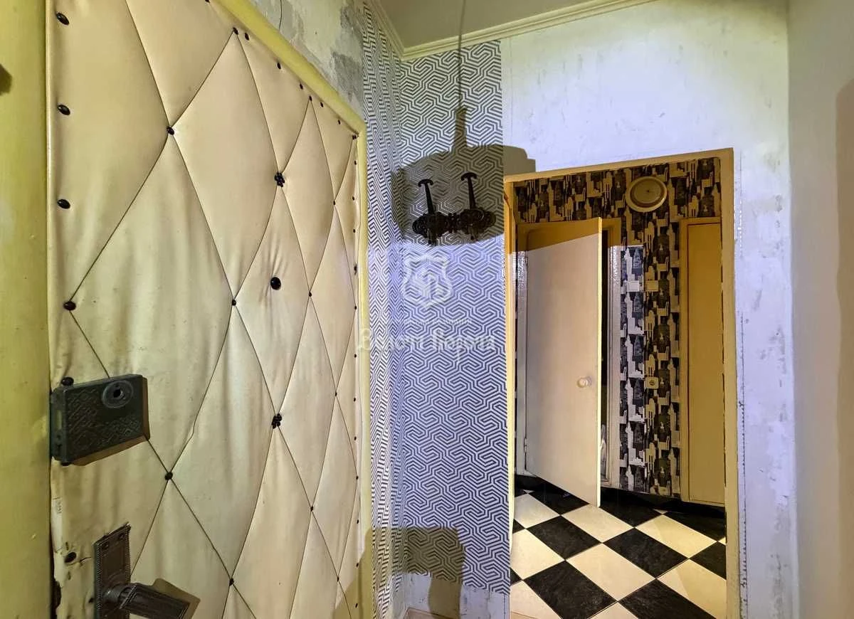Apartment, 2 rooms. Good condition. Red Rowan Avenue, 25, Troyeshchin
