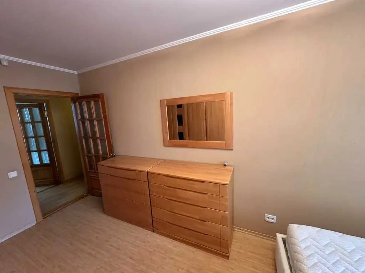 For sale 3-room apartment with renovation, Slobodzhansky Avenue / Kalinova Street