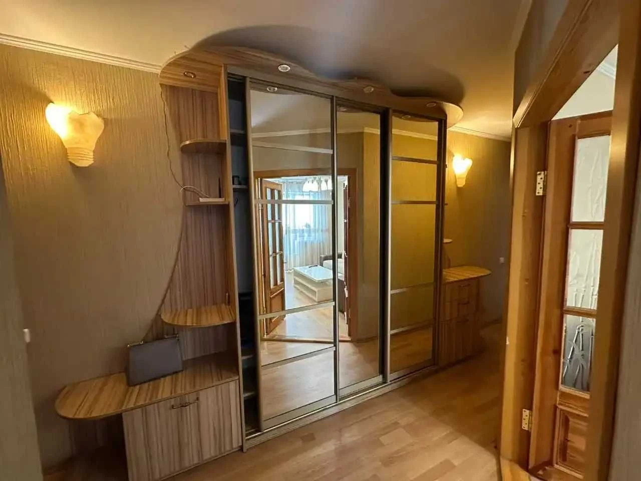 For sale 3-room apartment with renovation, Slobodzhansky Avenue / Kalinova Street