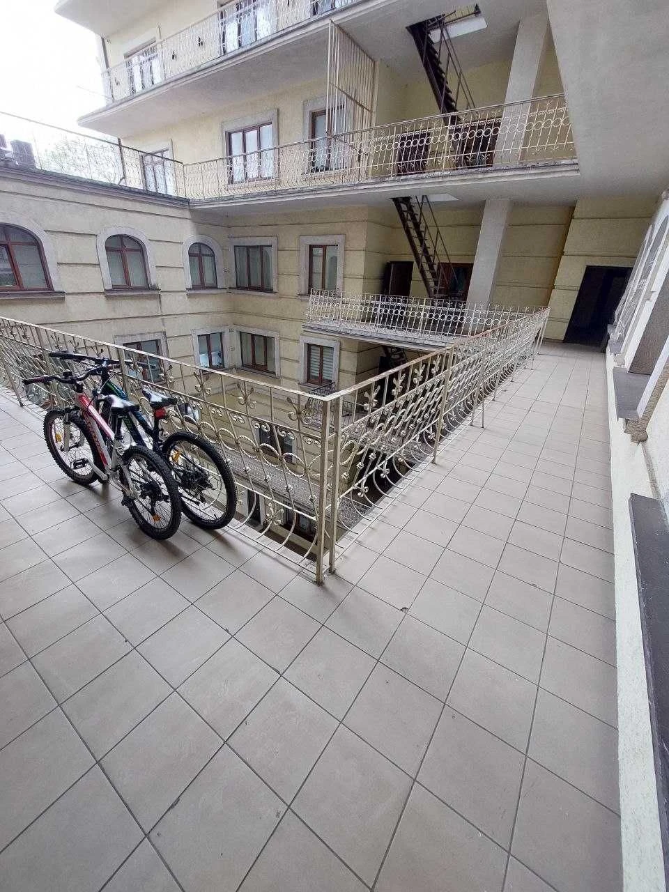 Renaissance Residence, Onilovo Street, divided into three apartments.