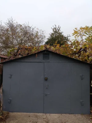 For Sale: Metal Garage
