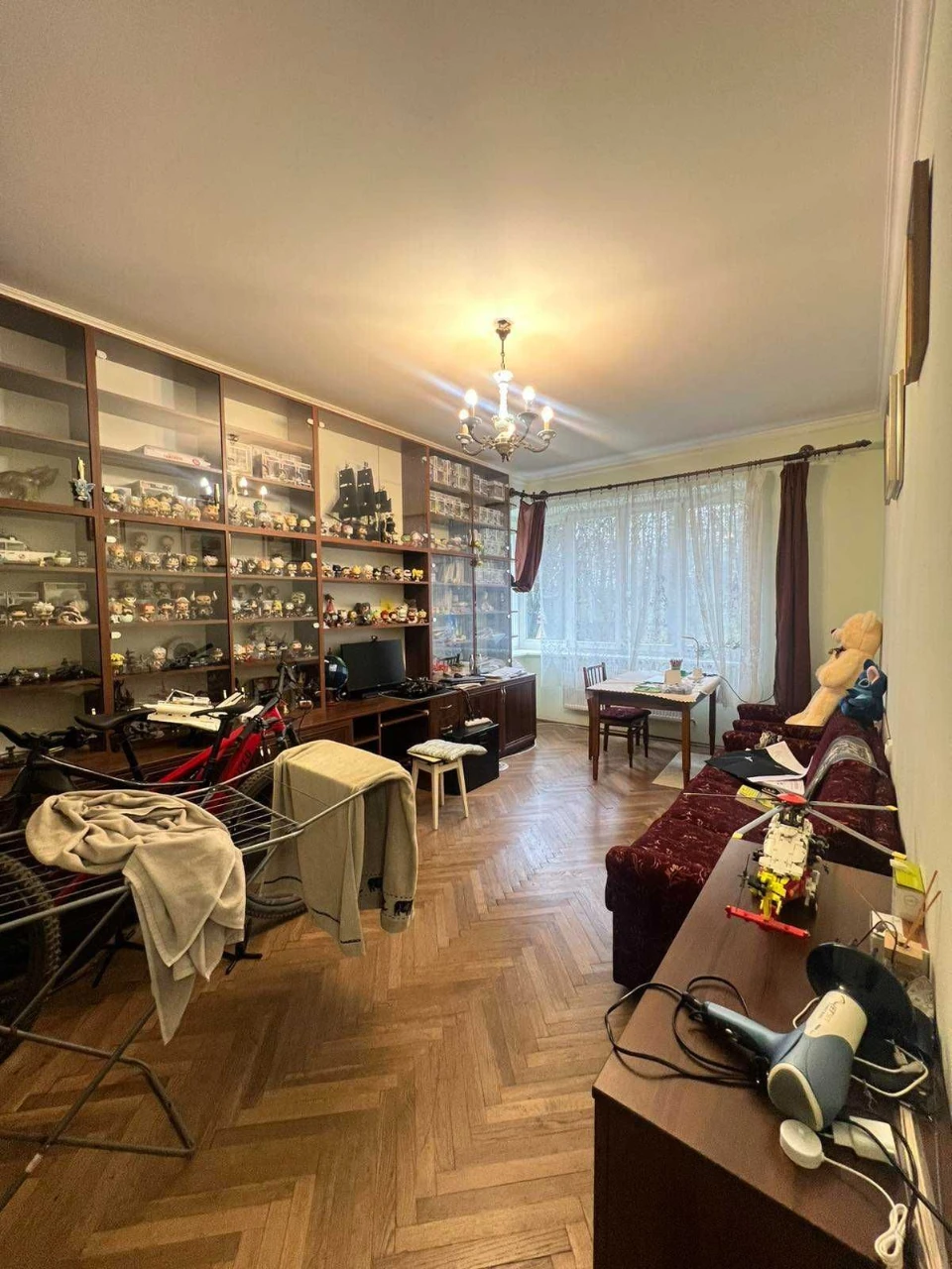 Sale of a 3-bedroom apartment on Heroes of Maydan Street