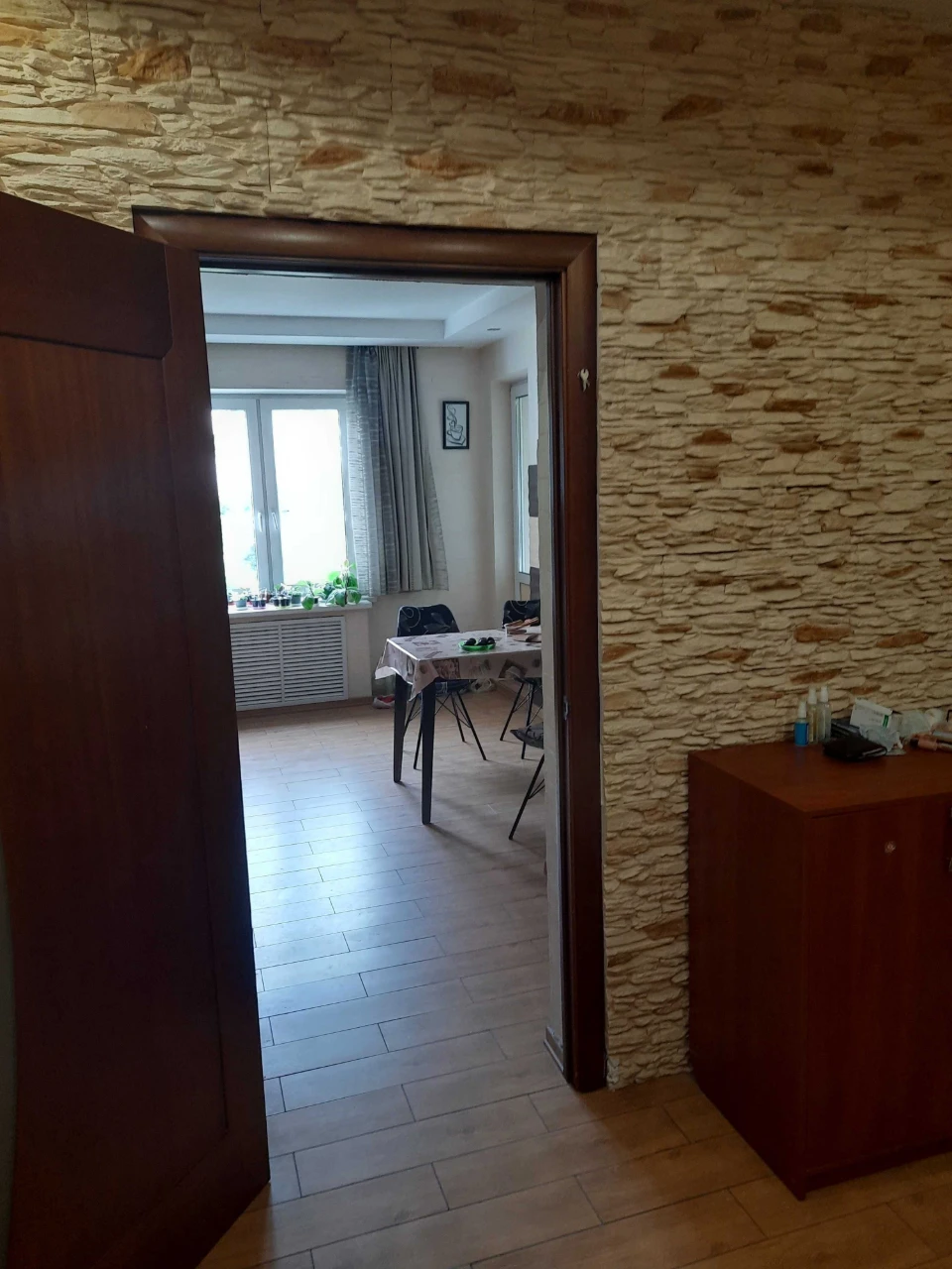 Продається простора 3-кімнатна квартира за адресою вул.Машин