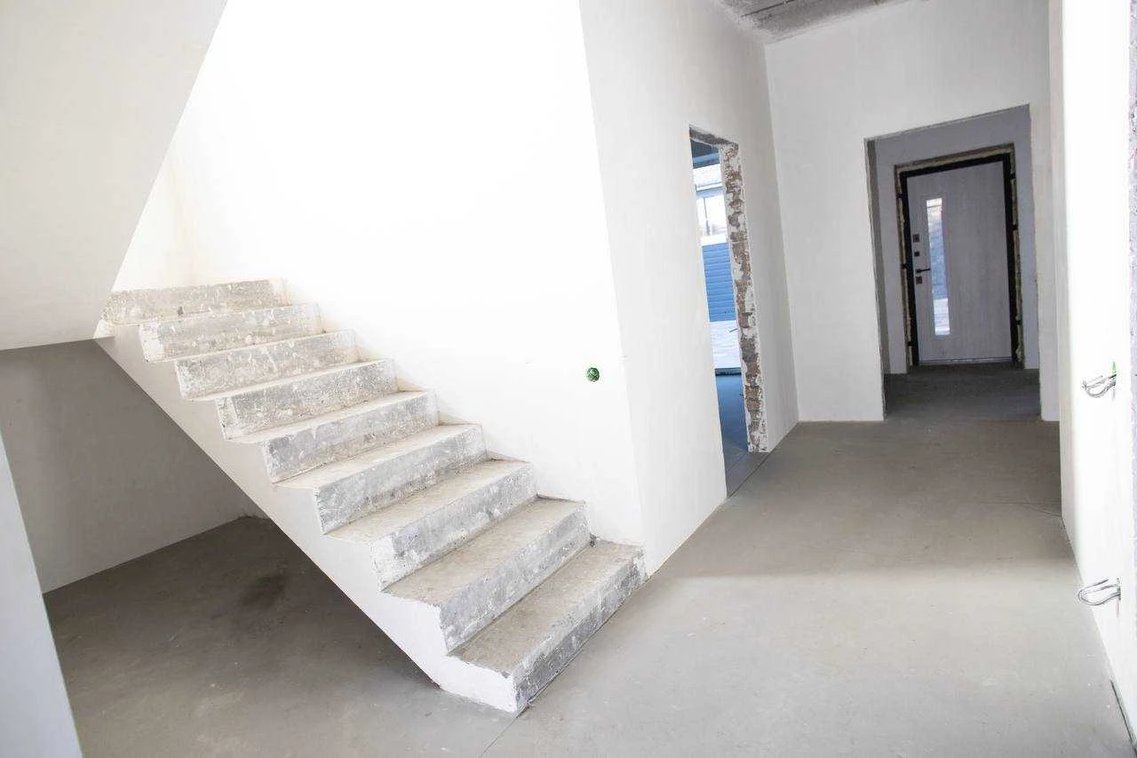 Продам будинок: спалень 5, площа 200 м² у Києві, Солом' янсь