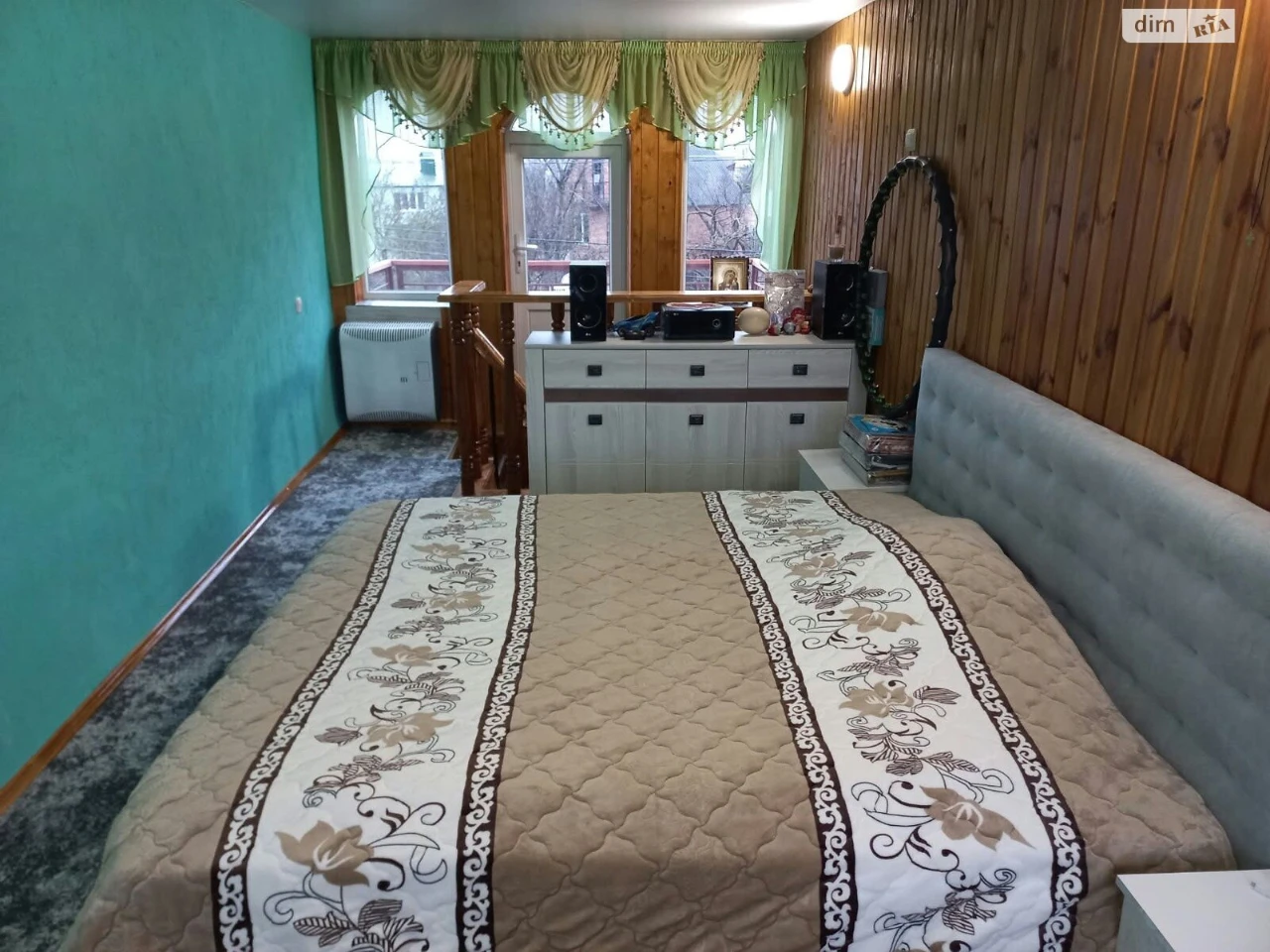 For Sale: Dubove House