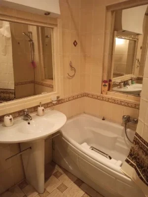 I will rent a 4-room apartment, ul. Pasteur Ukrainian Theater Novy Bazaar Center