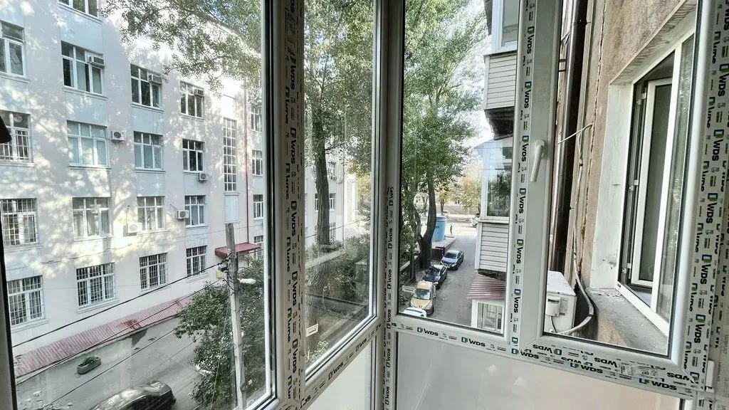 Продається 2-кімнатна квартира, парк ШевченкоЦентр (Жовтневий)