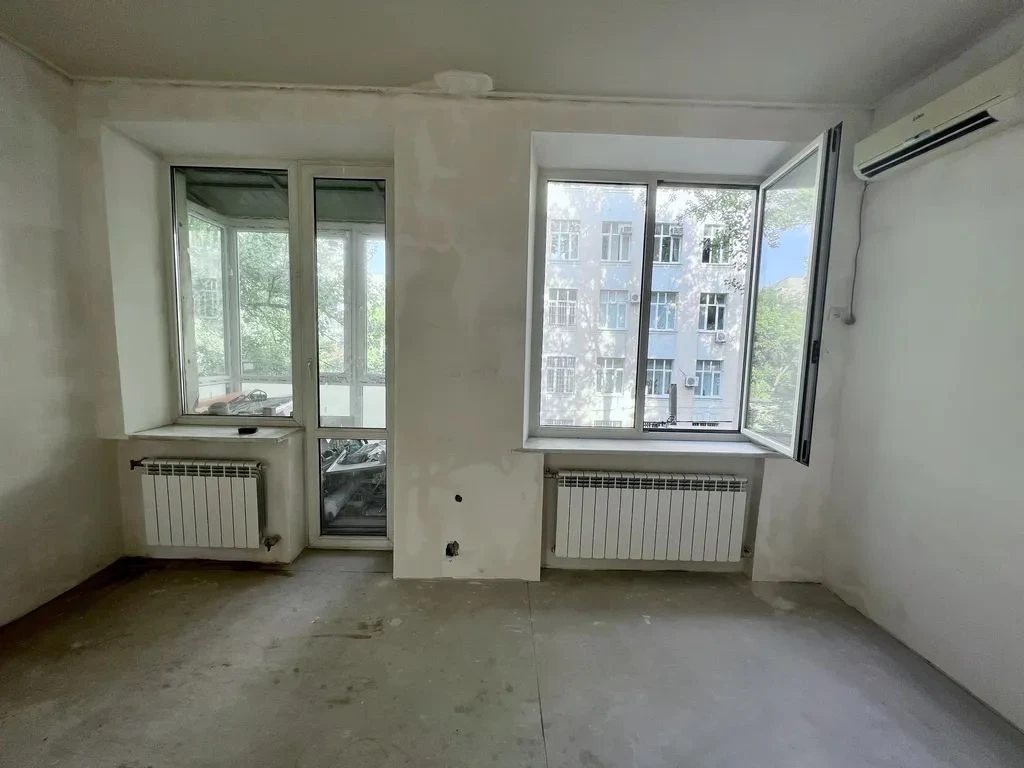 Продається 2-кімнатна квартира, парк ШевченкоЦентр (Жовтневий)