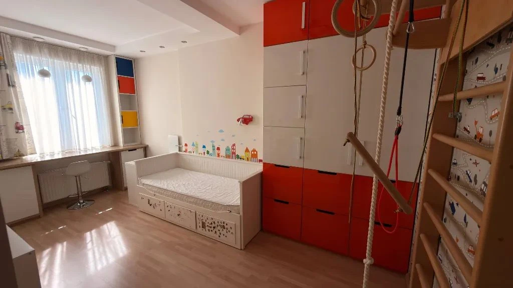 Продається 4-кімнатна квартира, Центр (Кіровський), ЖК Кіровськи