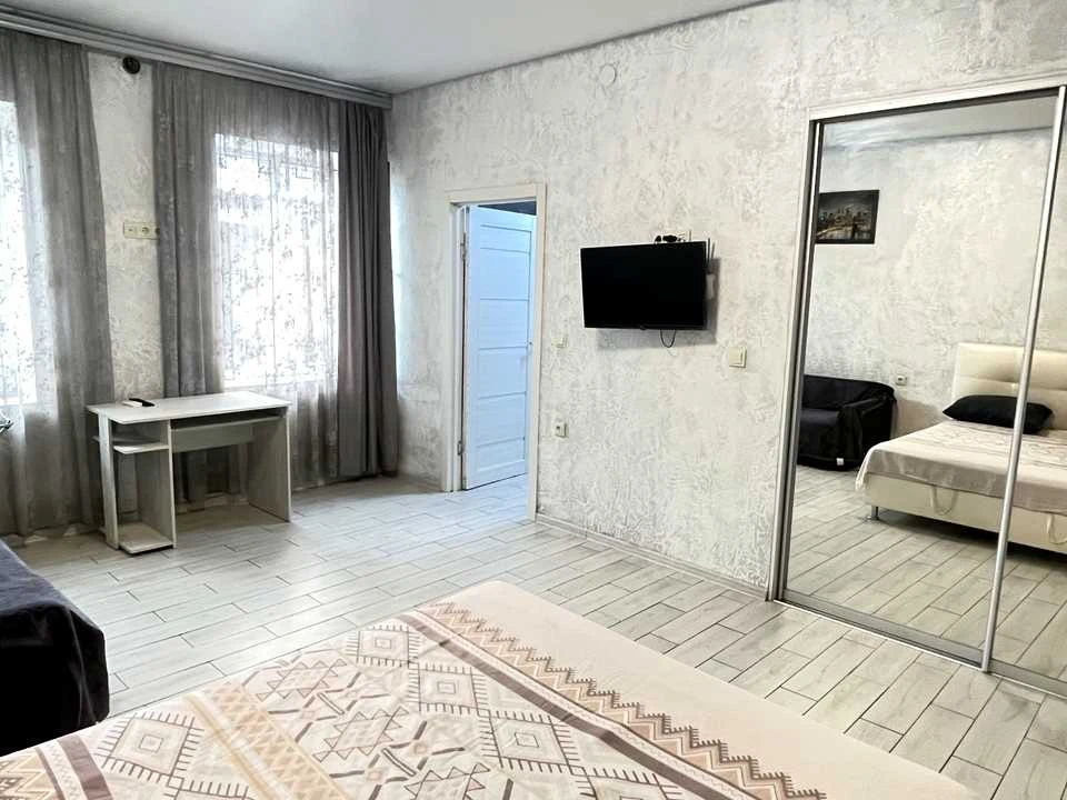 Apartment. Odessa, Deribasivs'ka Street