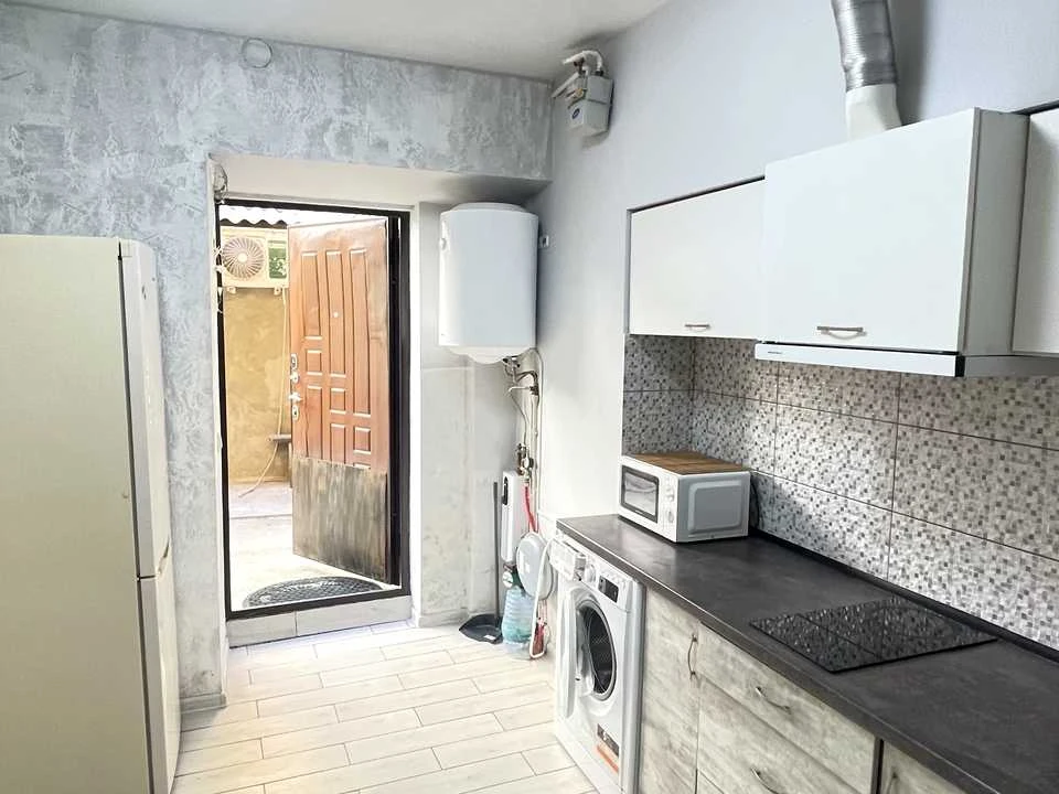 Apartment. Odessa, Deribasivs'ka Street
