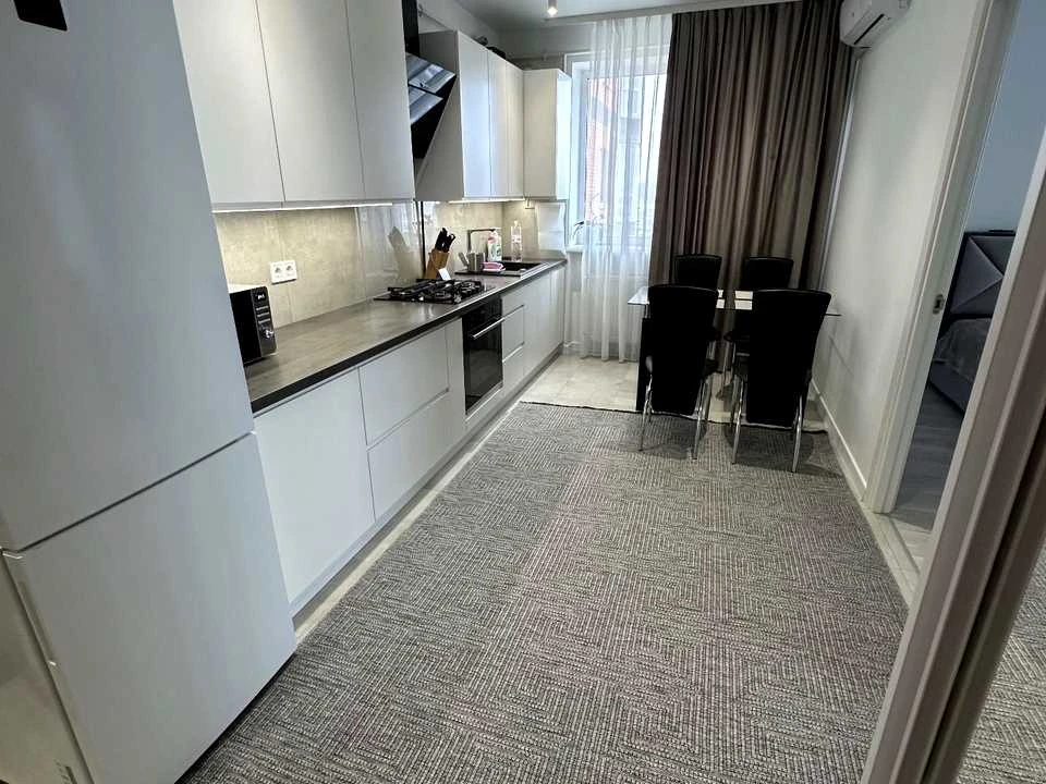 Apartment. Kulparkivska Street, Lviv