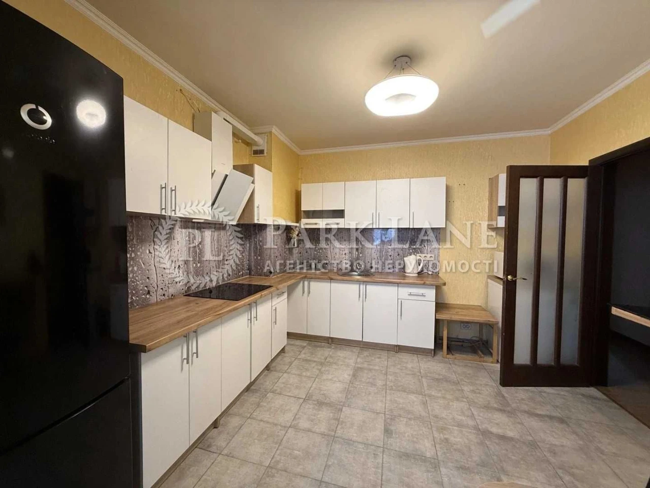 Urgent 3-room apartment 94 sq m, 6th floor, Ole Pchy Street