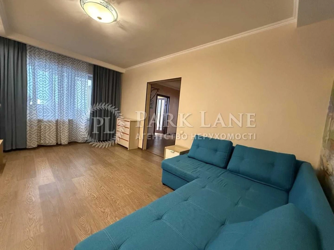 Urgent 3-room apartment 94 sq m, 6th floor, Ole Pchy Street