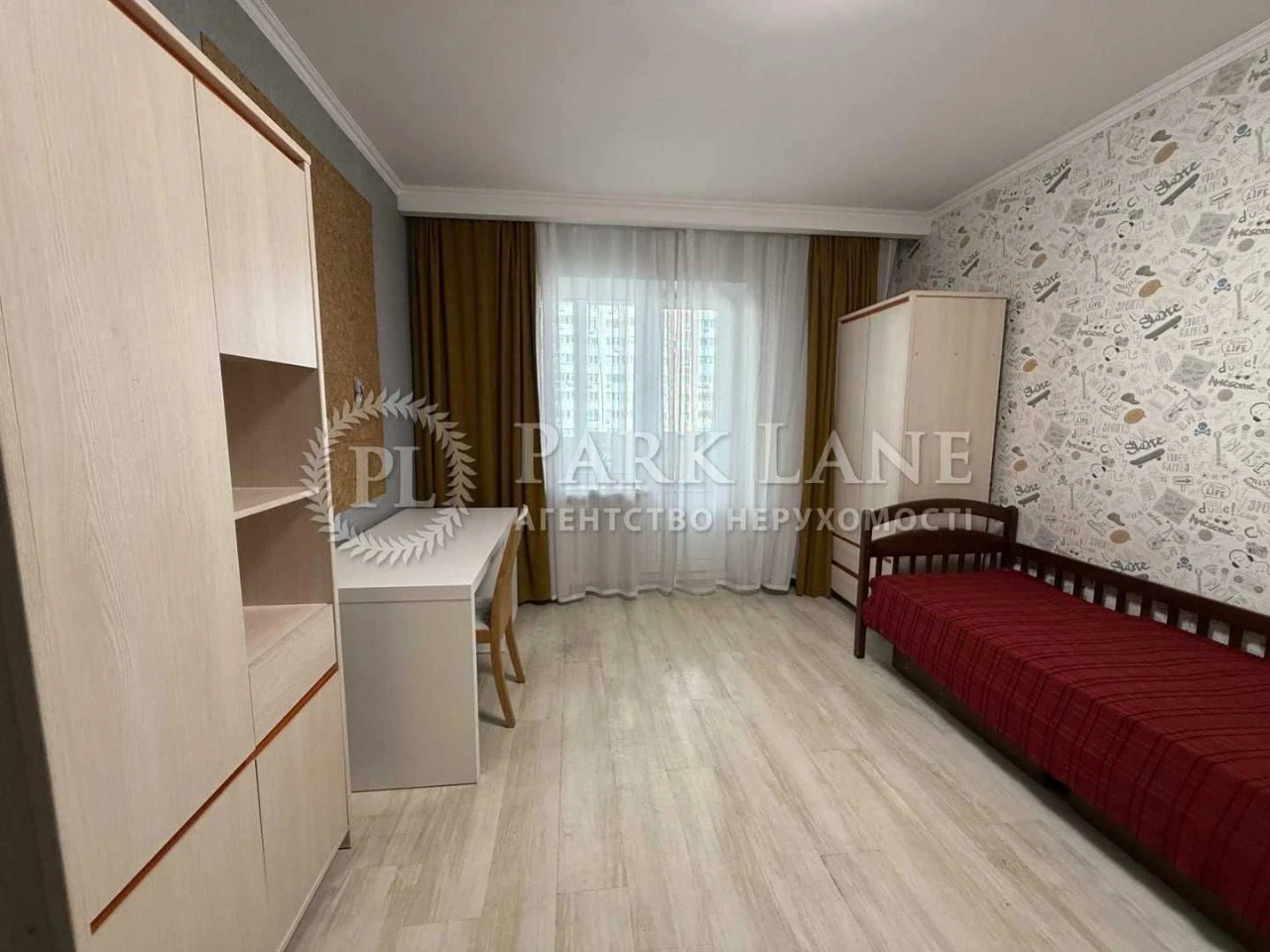 Urgent 3-room apartment 94 sq m, 6th floor, Ole Pchy Street