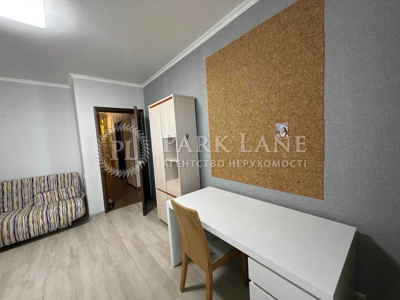 Urgent 3-room apartment 94 sq m, 6th floor, Ole Pchy Street