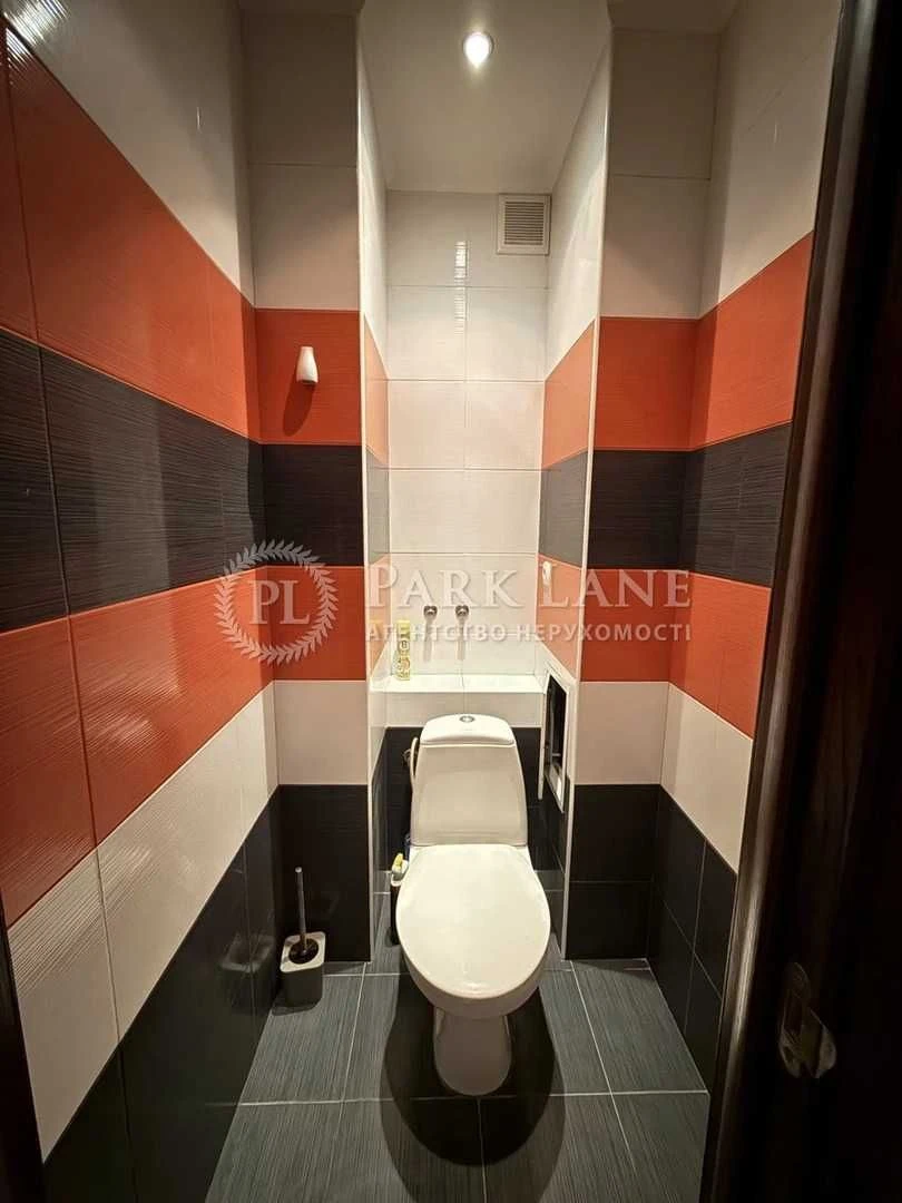 Urgent 3-room apartment 94 sq m, 6th floor, Ole Pchy Street