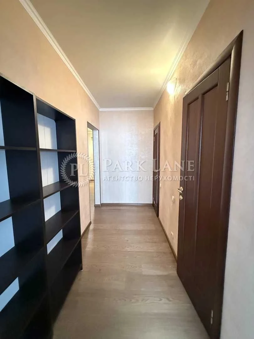 Urgent 3-room apartment 94 sq m, 6th floor, Ole Pchy Street