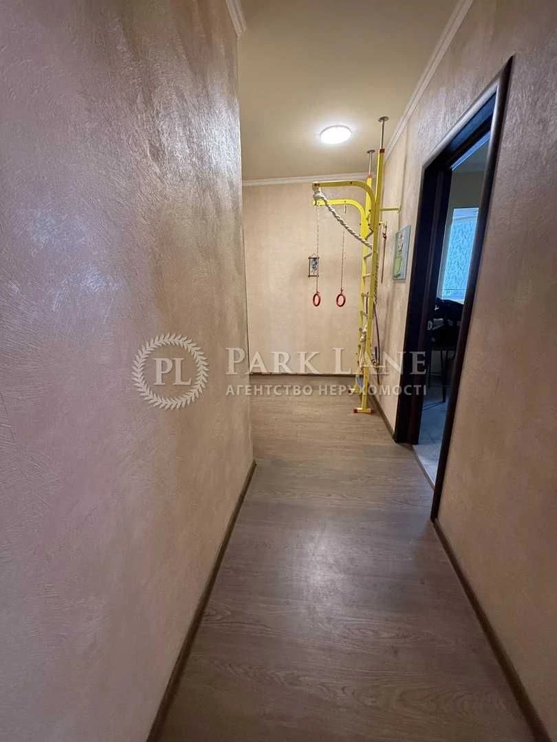 Urgent 3-room apartment 94 sq m, 6th floor, Ole Pchy Street