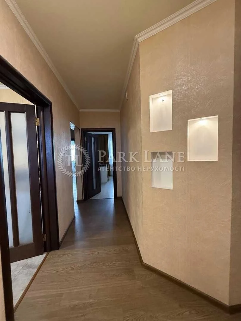 Urgent 3-room apartment 94 sq m, 6th floor, Ole Pchy Street