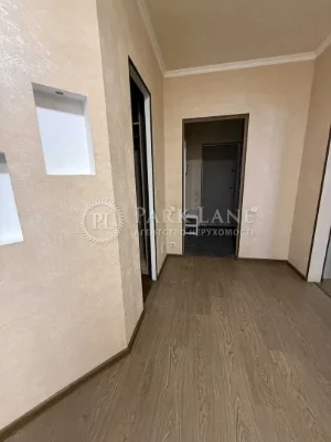 Urgent 3-room apartment 94 sq m, 6th floor, Ole Pchy Street