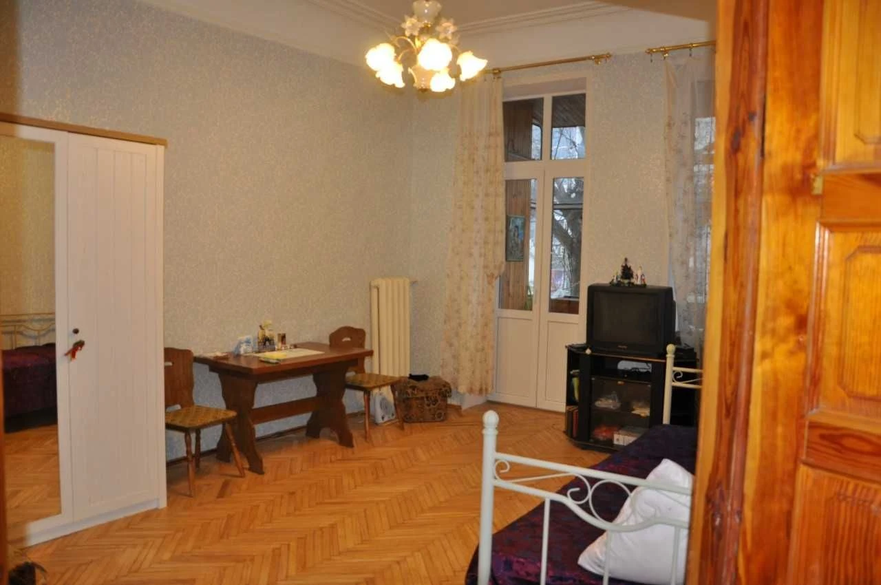 Продаж 3 кім квартири Руставелі , в центрі , біля метро, Печ