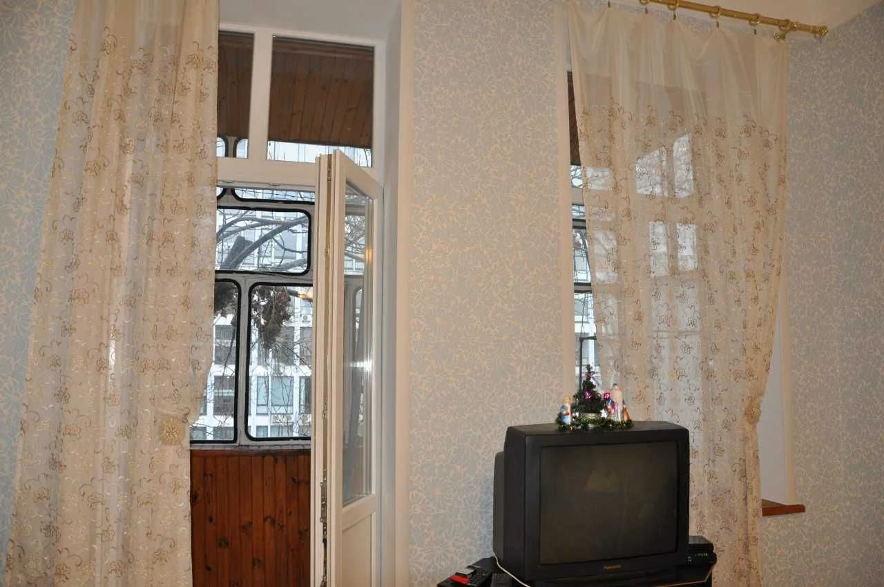 Продаж 3 кім квартири Руставелі , в центрі , біля метро, Печ