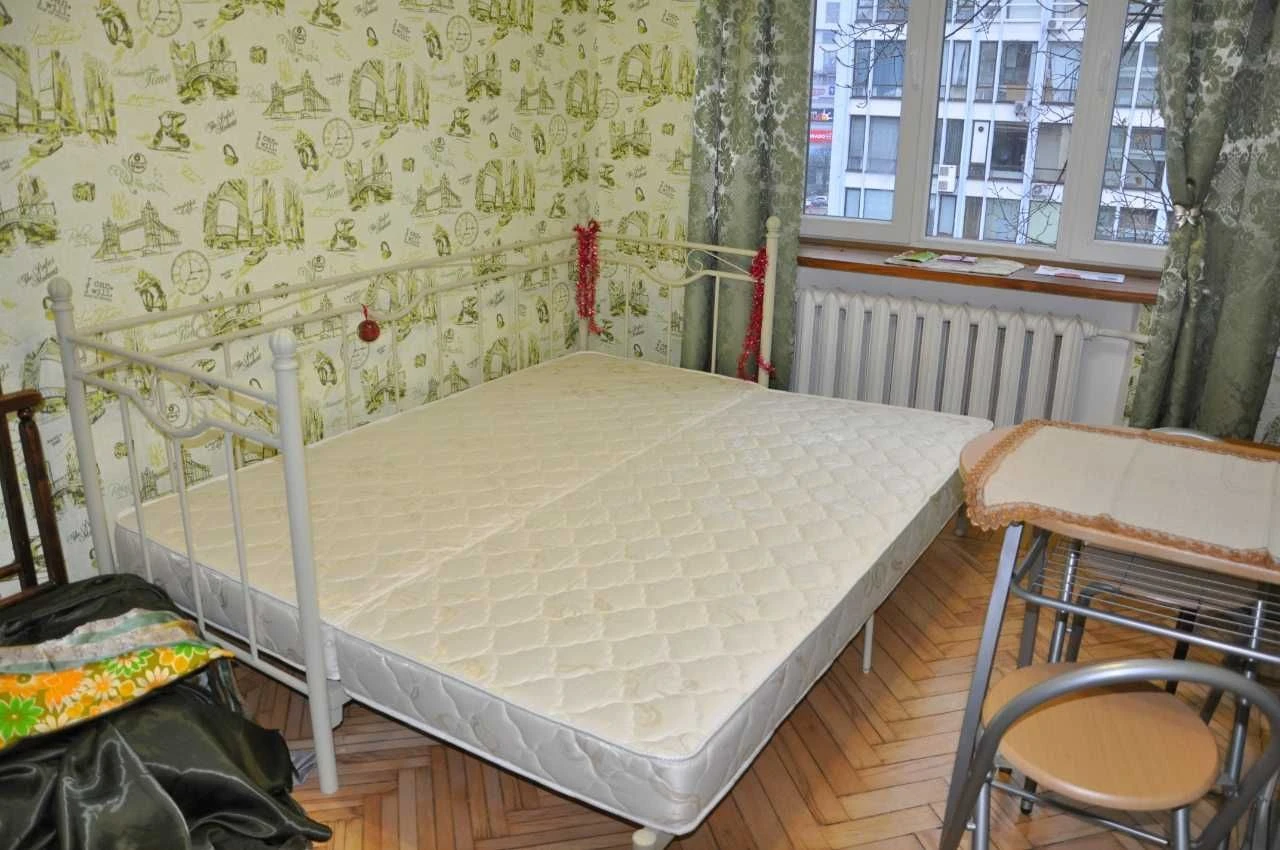 Продаж 3 кім квартири Руставелі , в центрі , біля метро, Печ