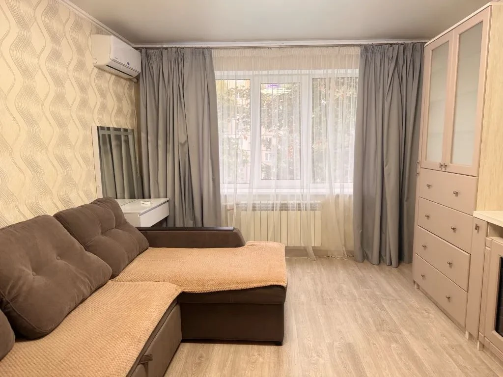 Продається 3-кімнатна квартира, в районі Калинова