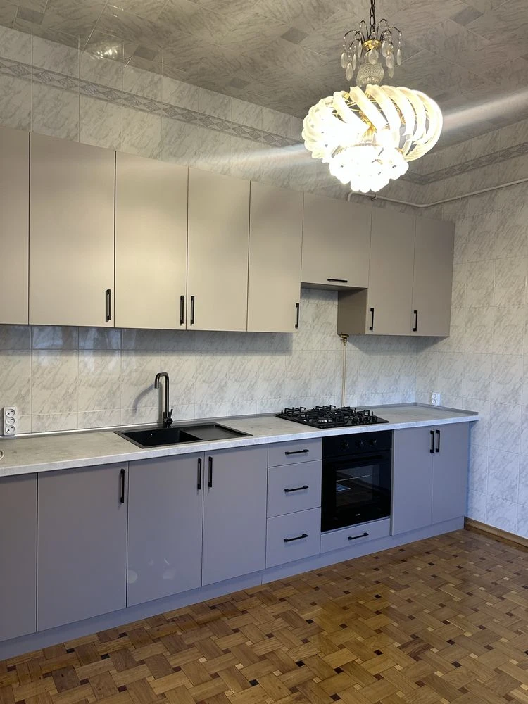 Продам двоповерховий будинок за дуже привабливою ціною!!