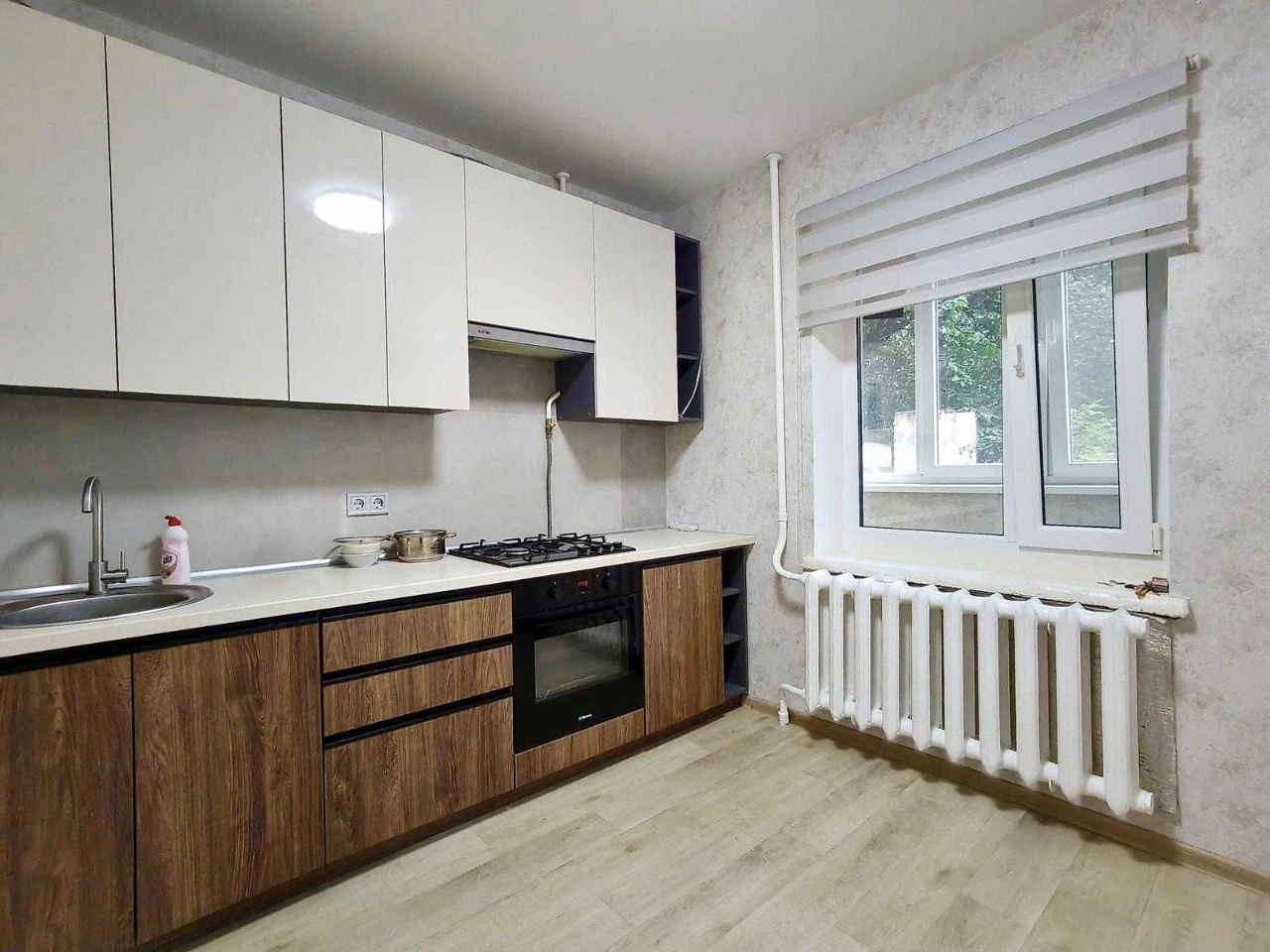 В продажу 1-кімнатна квартира серії ЧН 39 м², ремонт, вбудовані