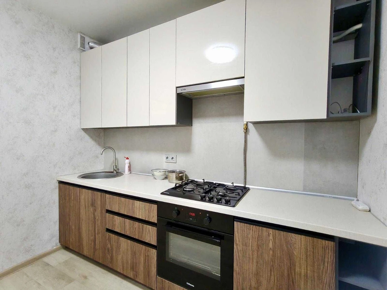 В продажу 1-кімнатна квартира серії ЧН 39 м², ремонт, вбудовані