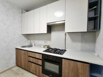 В продажу 1-кімнатна квартира серії ЧН 39 м², ремонт, вбудовані