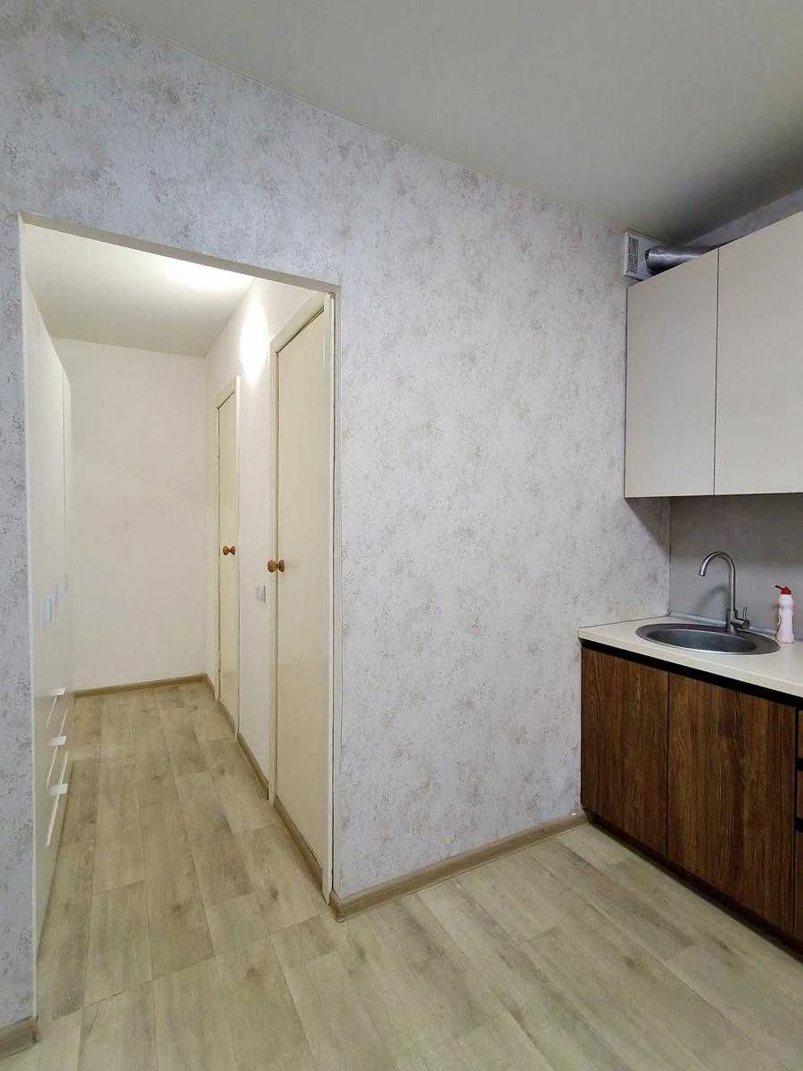 В продажу 1-кімнатна квартира серії ЧН 39 м², ремонт, вбудовані