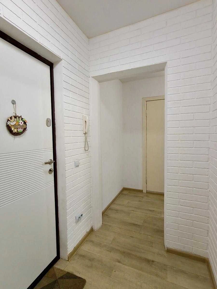 В продажу 1-кімнатна квартира серії ЧН 39 м², ремонт, вбудовані