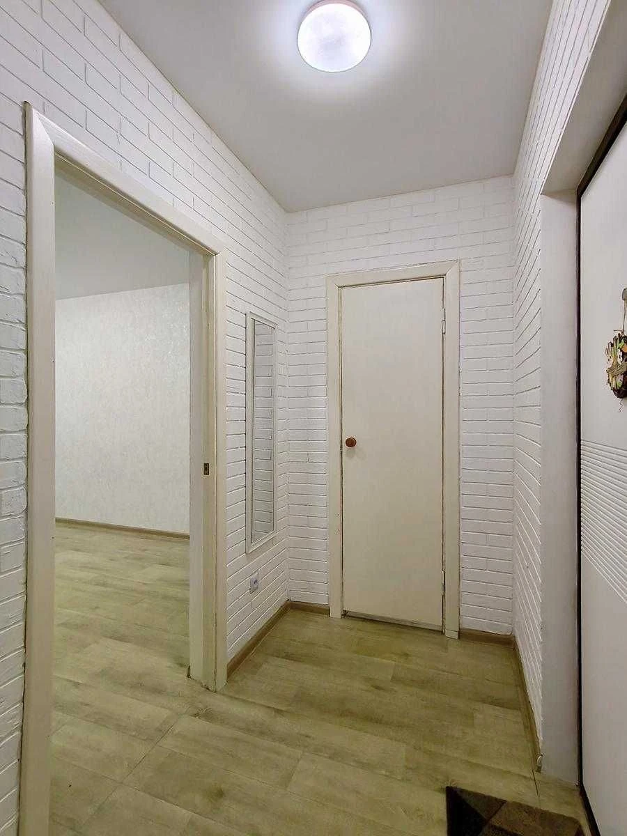 В продажу 1-кімнатна квартира серії ЧН 39 м², ремонт, вбудовані