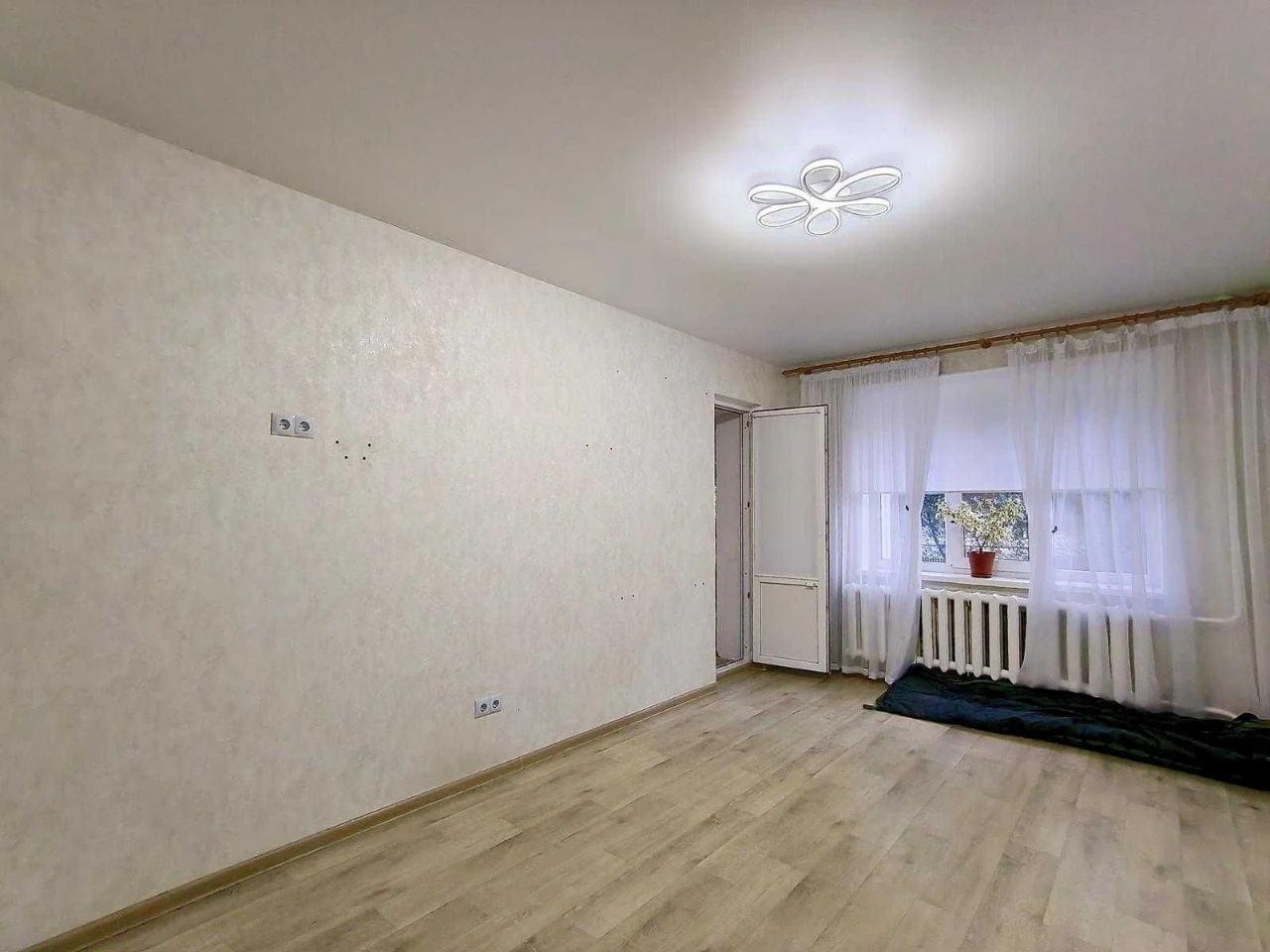 В продажу 1-кімнатна квартира серії ЧН 39 м², ремонт, вбудовані