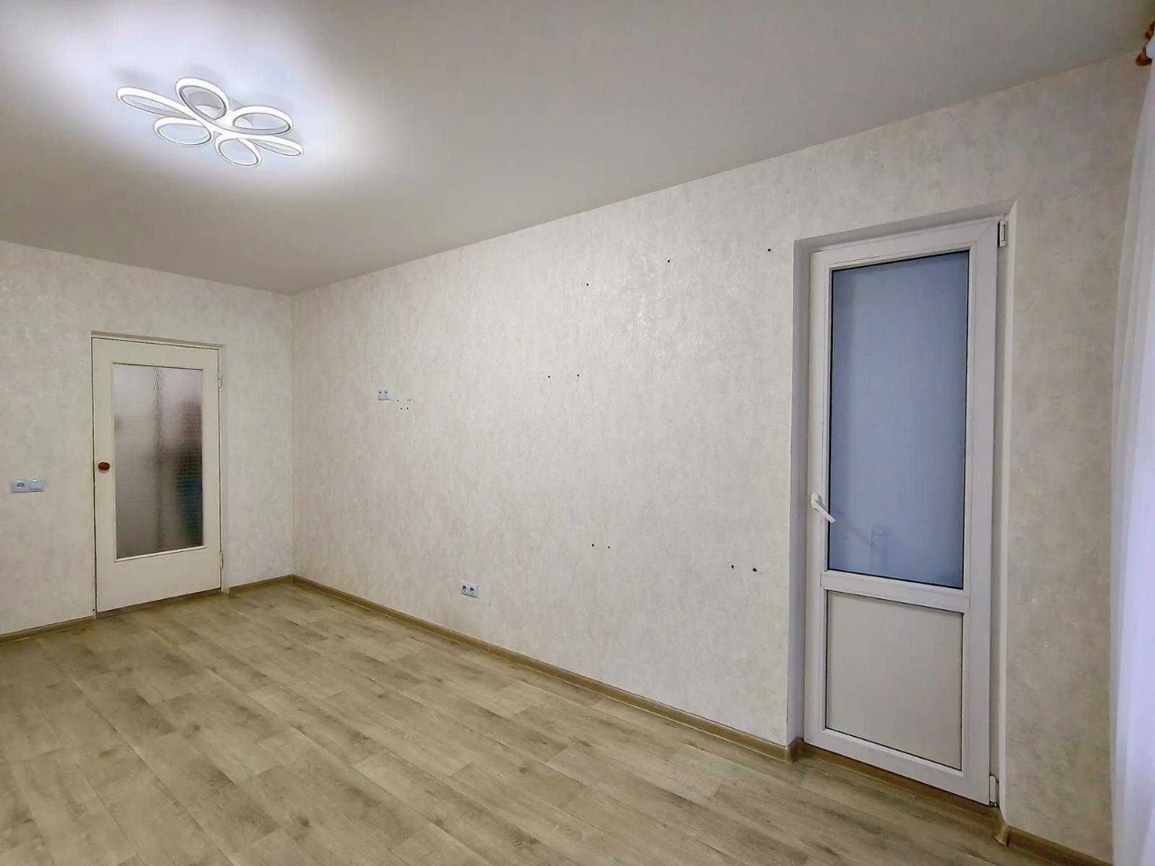 В продажу 1-кімнатна квартира серії ЧН 39 м², ремонт, вбудовані