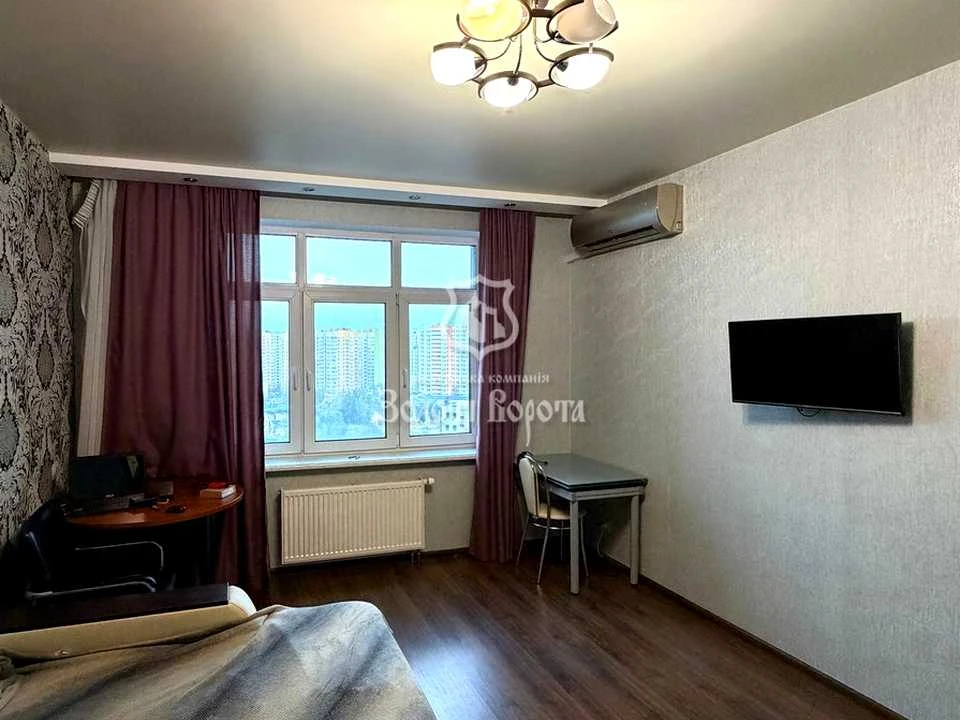 Apartment. Brestsky Prospect, Kyiv
