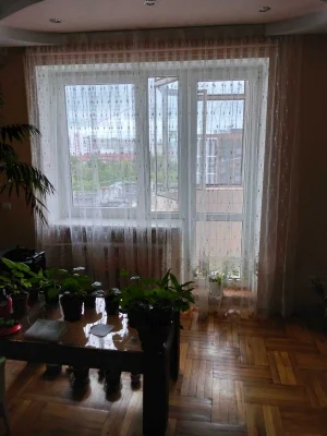 Продажа квартиры в Коломийске (Львов). 3 комнаты, кирпич. Возможна